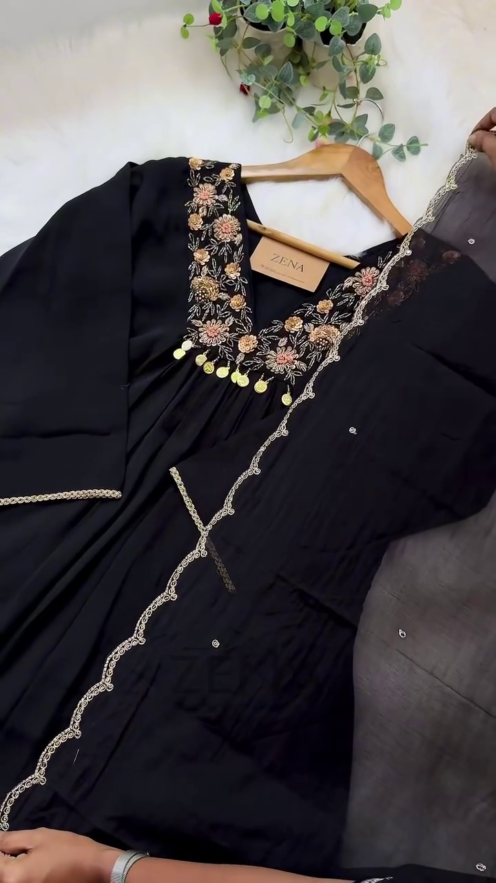 Mul Chanderi Hand Detailed Anarkali Set – Regal Elegance in Every Drape - Image 5
