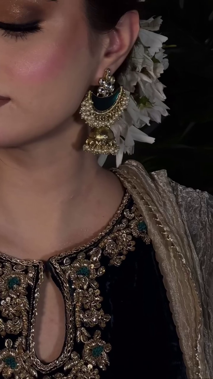 Floral Yoke Design Straight Sequinned Velvet Kurta with Skirt & Dupatta - Image 7