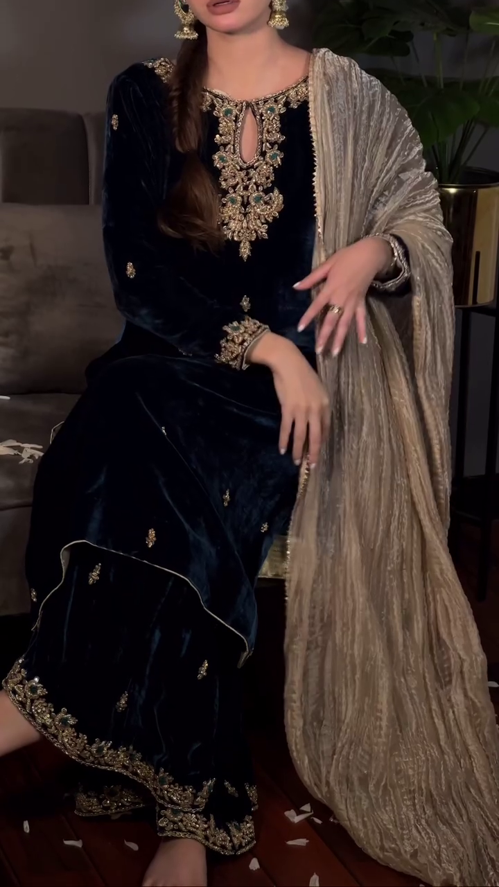 Floral Yoke Design Straight Sequinned Velvet Kurta with Skirt & Dupatta - Image 5
