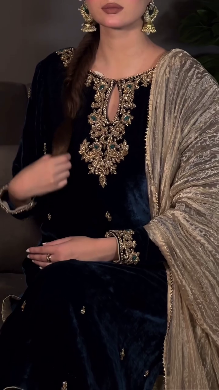 Floral Yoke Design Straight Sequinned Velvet Kurta with Skirt & Dupatta - Image 4