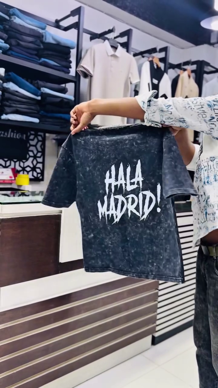 One Piece Graphic Oversized Acid Wash T-shirt - Image 9