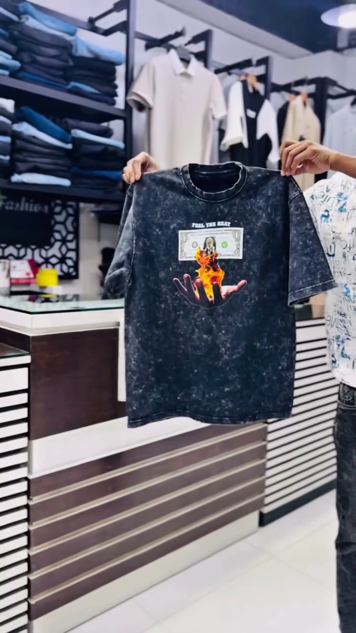 One Piece Graphic Oversized Acid Wash T-shirt - Image 6