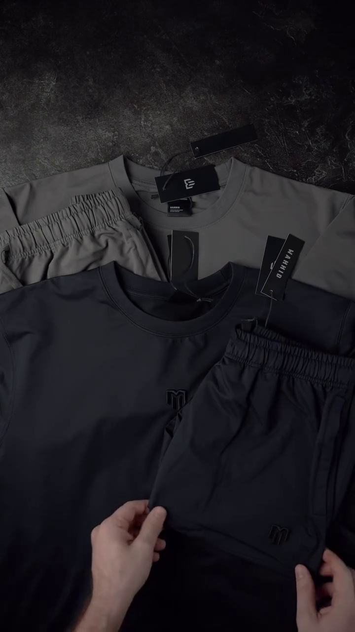 Men Solid T-Shirt With Trousers Co-ords Set - Image 2